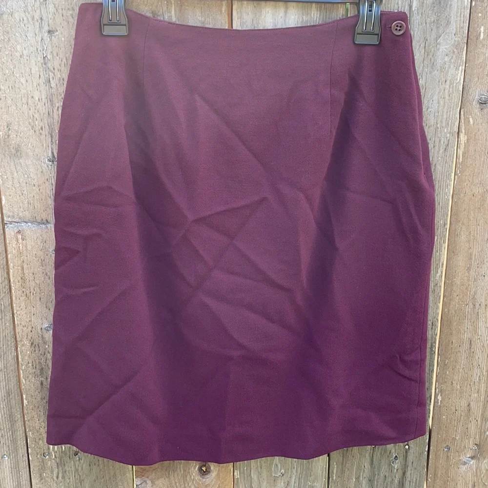 Jones NewYork %100 pure wool women’s petite skirt size 10 P